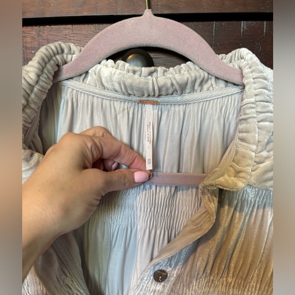 Free People My Best Top Button-Up Top Sz XS - Runs Big Winter Fog - NWOT - Picture 10 of 14